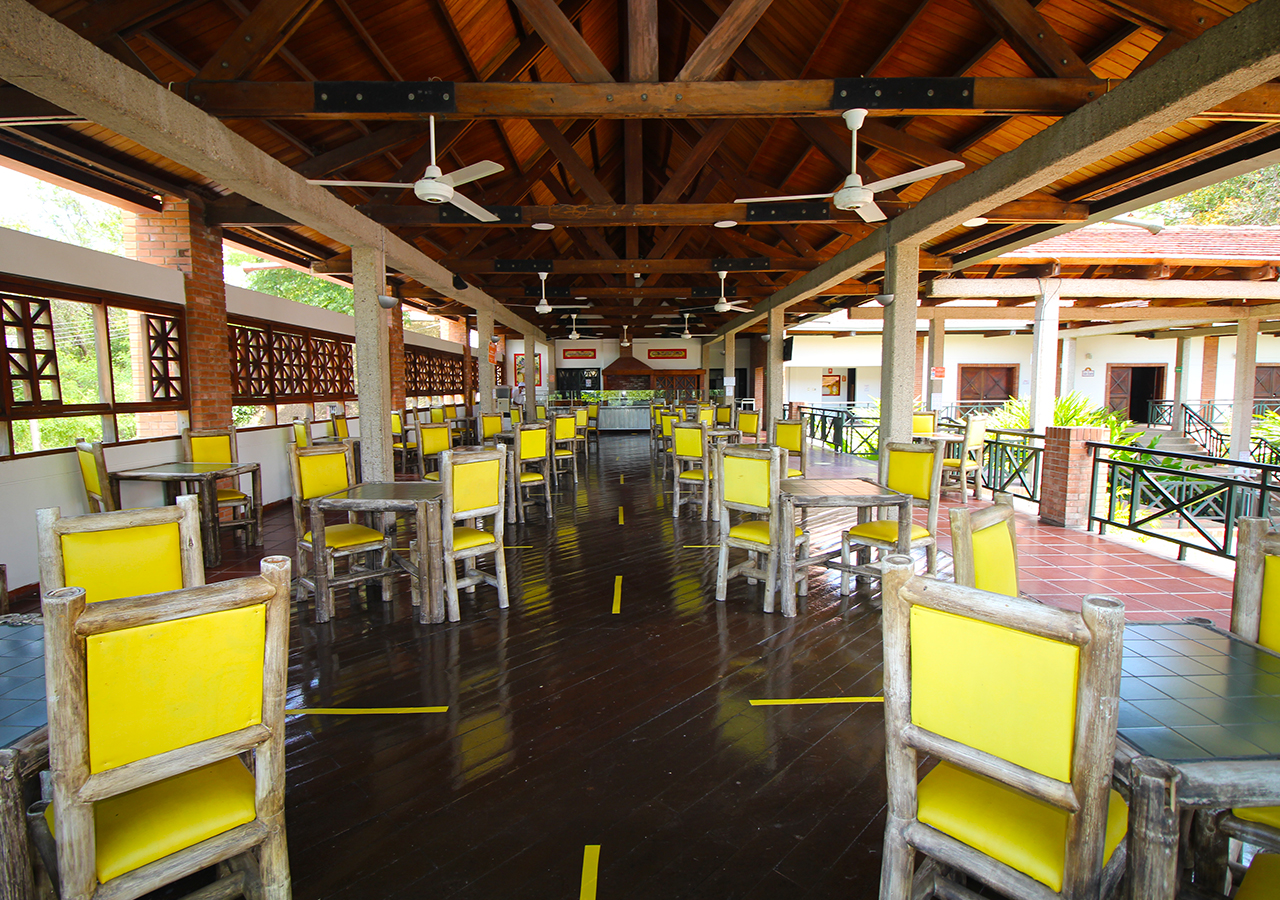 ON VACATION – GIRARDDOT – HOTEL GIRARDOT RESORT – RESTAURANTE