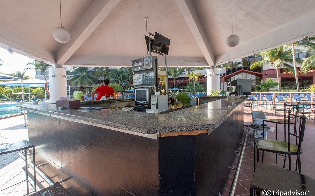 pool-bar–v10183242