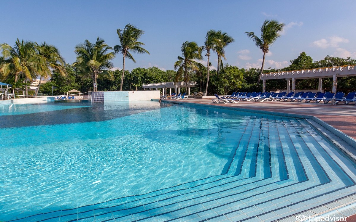 pool–v10183504